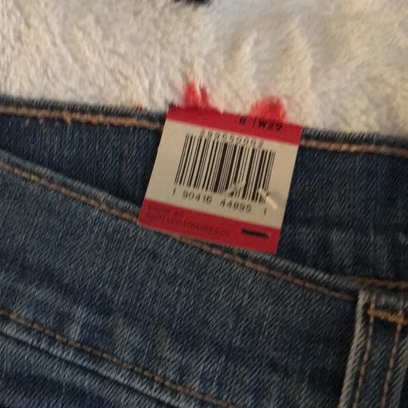 Levi’s Mid Length shorts (Brand new) - Picture 4 of 4